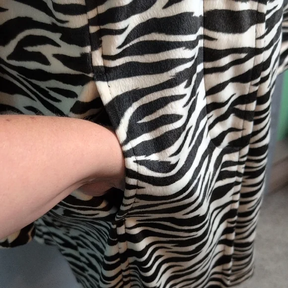 Mix It Black and Cream Animal Print Patterned Trench Coat New Large - Picture 7 of 12